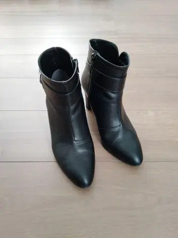 다이애나 가죽 숏부츠 사이드 지퍼 블랙 23.5cm