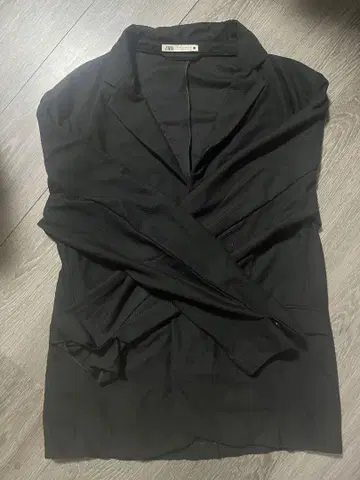 블랙 테일러드 자켓 포켓 부착
