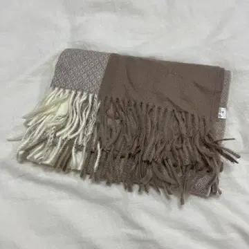 브라운과 아이보리 머플러