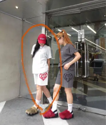 로고 포함 셋업 그레이 화이트 올리브