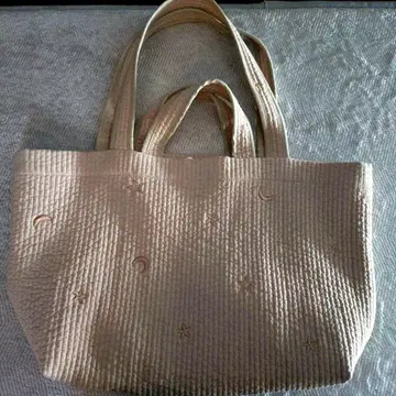 누빔 베이지 퀼팅 토트백 별과 달 자수