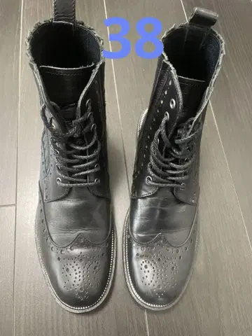 블랙 가죽 브로그 부츠