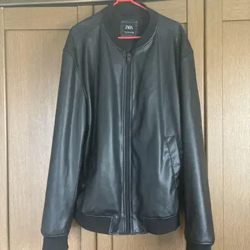 ZARA 블랙 인조 가죽 봄버 자켓
