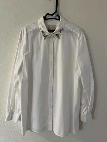 UNITED ARROWS 비쥬 부착 긴팔 블라우스