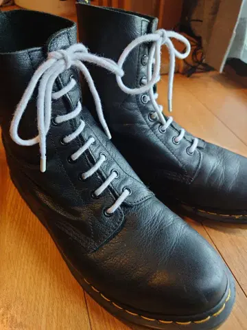 닥터마틴 8홀 UK9 소프트 가죽