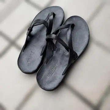 BEADOR 블랙 가죽 샌들