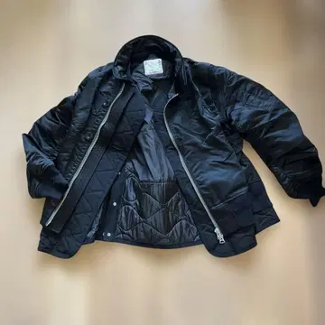 [미사용/시착만 한 상품] sacai 22AW 도킹 MA-1 블랙