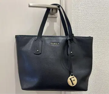 FURLA 블랙 가죽 토트백