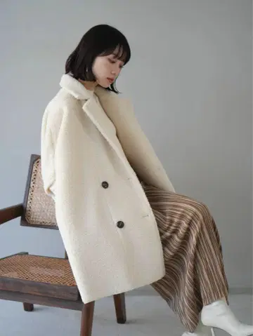 아이보리 보아 노카라 체스터 코트