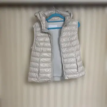 실버 후드 부착 다운 베스트