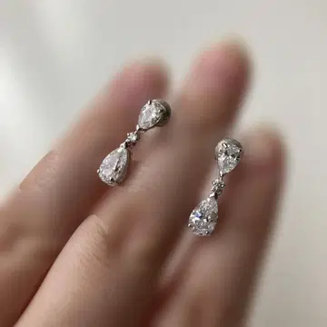 스와로브스키 티어드롭형 크리스탈 귀걸이