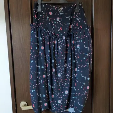 cube-cube 네이비 별과 혹성 프린트 벌룬 스커트