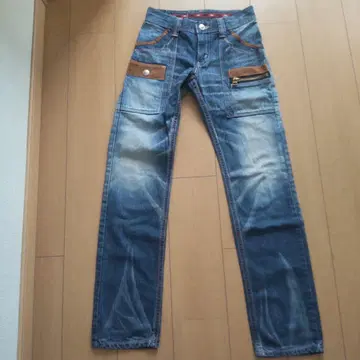 스트레이트 데님 브라운 패치 포함