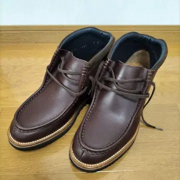 FLAT HEAD 가죽 미드컷 슈즈 데저트 부츠