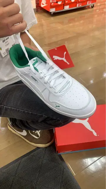 PUMA 화이트/그린 스니커즈