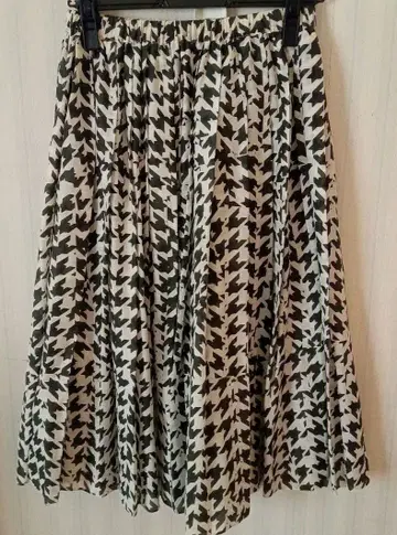 택 없는 새상품! Sara Lanzi 스커트 사라 란치