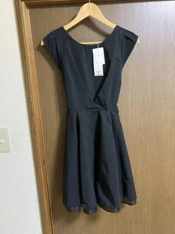 JILLSTUART 블랙 슬리브리스 무릎 기장 원피스