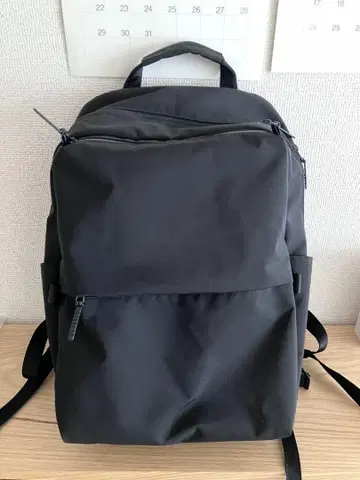 심플 블랙 백팩