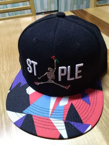 [ 미사용 새상품 ] 레어 STAPLE 스켈레톤 캐릭터 캡
