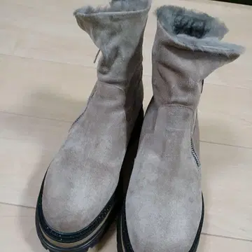 베이지 스웨이드 통굽 어그 부츠