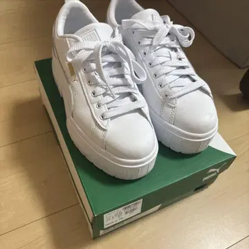 PUMA 화이트 통굽 스니커즈 23cm