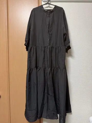 블랙 롱 원피스 버튼 포함