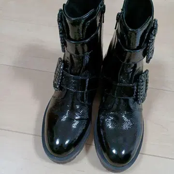 BRUNO PREMI 버클 장식 에나멜 블랙 부츠