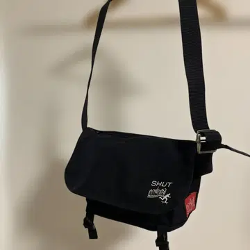 맨해튼포티지 메신저백 옵션 중 깔창 포함