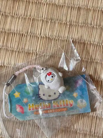 헬로키티 키링 스트랩 포함