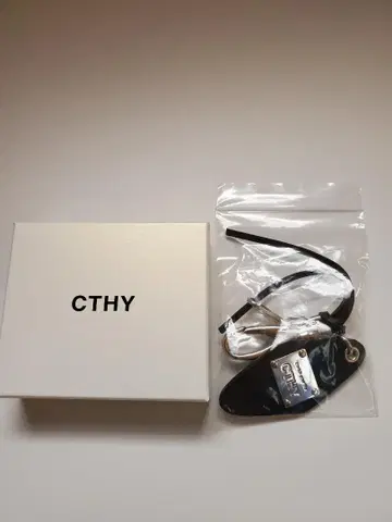 [ CTHY ] LEATHER ROOM KEYRING