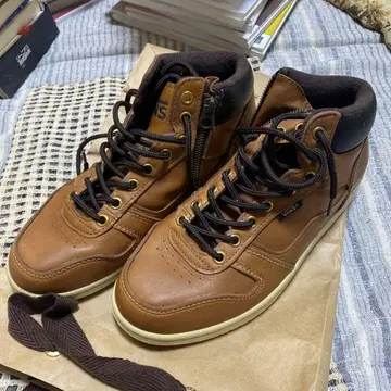 VANS 브라운 하이컷 스니커즈