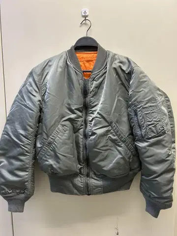 MA-1 플라이트 자켓 복각판