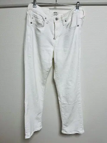 화이트 데님 슬림 핏 팬츠