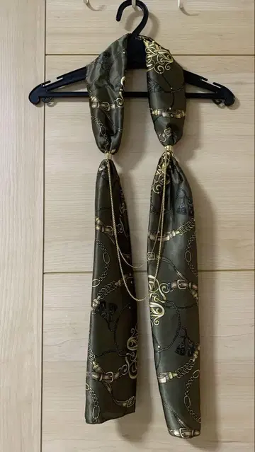 체인 포함 스카프