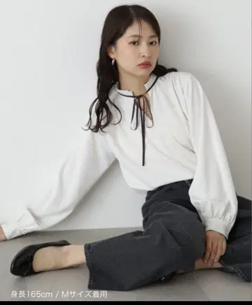 새상품급 턱 리본 바이컬러 블라우스