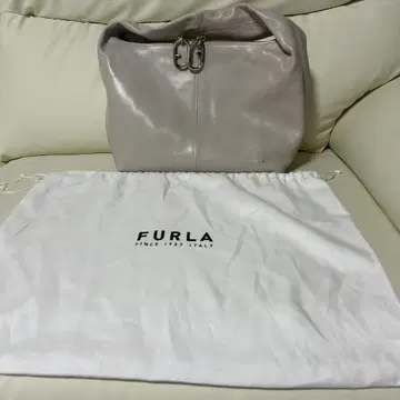 FURLA 라이트 그레이 핸드백 수납 가방 포함