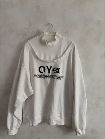 화이트 하이넥 로고 트레이닝복