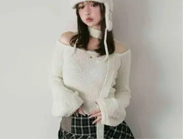 ANDMARY Lou offshoulder knit tops/White