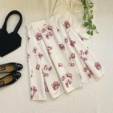 [ 새상품급 인기 코디 ] 토코 클로젯 꽃무늬 플레어 스커트 화이트