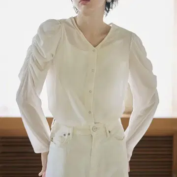 새상품 해시뉴앙스 개더 슬리브 시어 벨로아 가디건