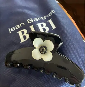 BIBI 꽃 모티브 헤어 클립 블랙