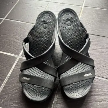 crocs 블랙 힐 샌들