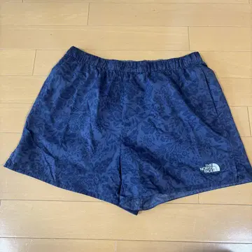 여성용 THE NORTH FACE 숏팬츠 (네이비 꽃무늬)