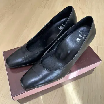 SUCCESS WALK 블랙 펌프스 23.5EEcm