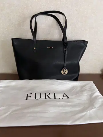 FURLA 블랙 토트백