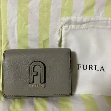 새상품급 FURLA 더프니 3단 폴더형 지갑 그레이 수납 가방 포함