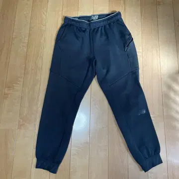New Balance 블랙 팬츠
