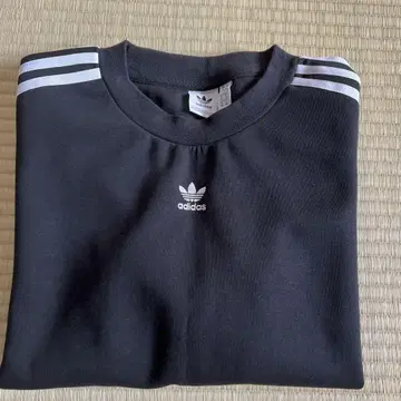 adidas 블랙 트레이닝복 UK8