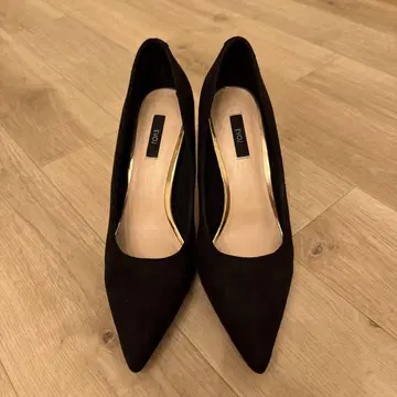 컨디션 최상 EVOL 펌프스 23cm