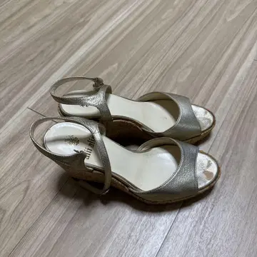 alii alia 웨지힐 샌들